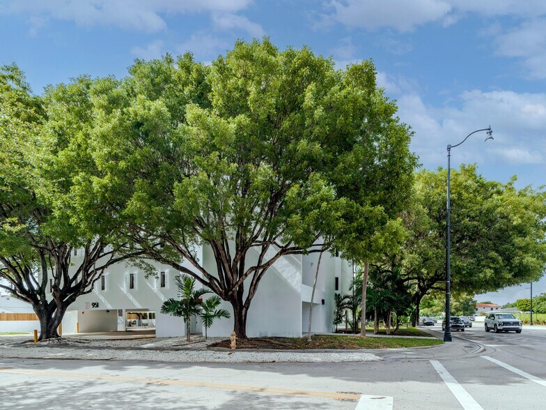 951 S Le Jeune Rd, Coral Gables, FL en venta - Foto del edificio - Imagen 2 de 34