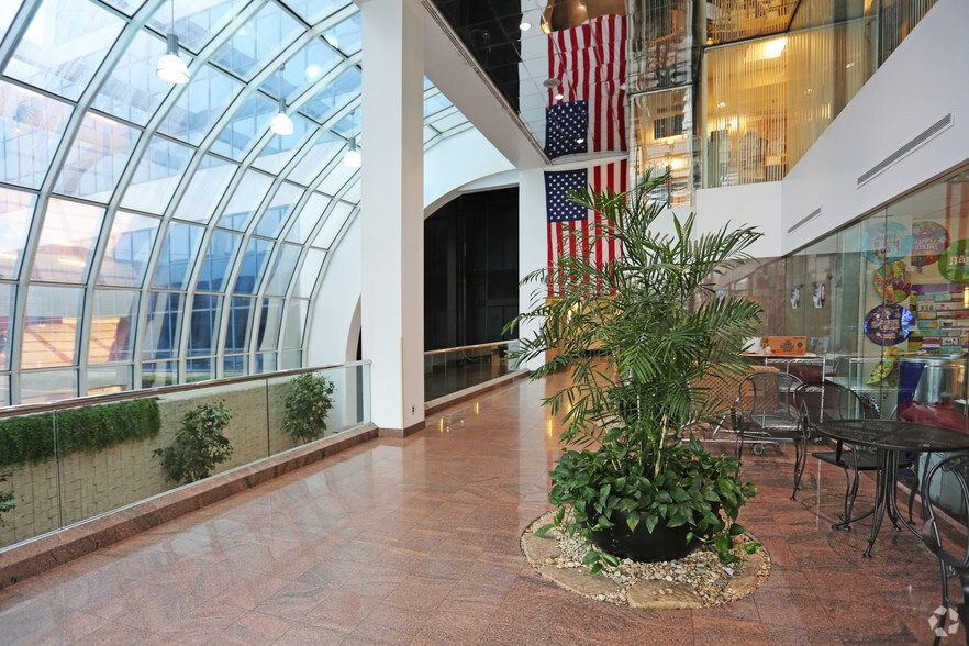 200 Old Country Rd, Mineola, NY en alquiler - Lobby - Imagen 3 de 14