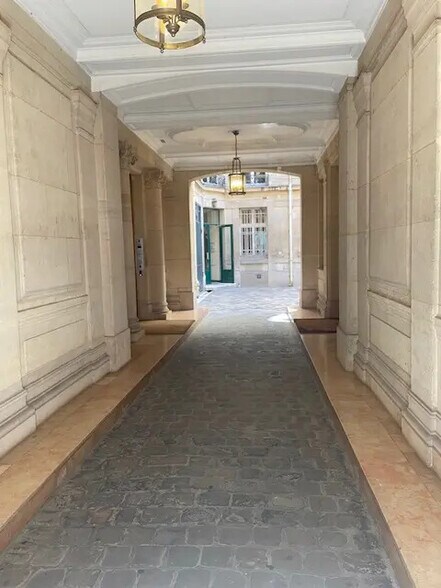 62 Rue François Ier, Paris en alquiler - Foto del edificio - Imagen 2 de 3