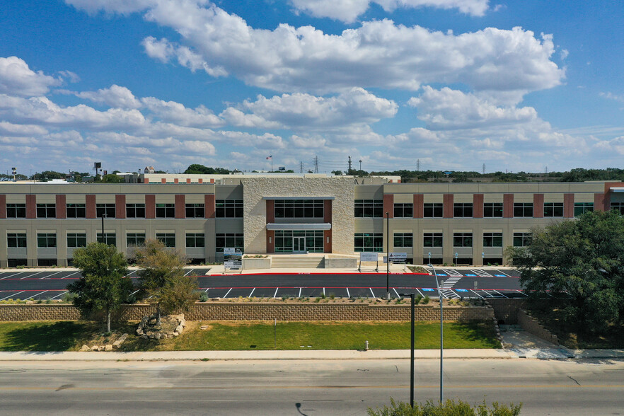 5818 Farinon Dr, San Antonio, TX en alquiler - Foto del edificio - Imagen 3 de 39