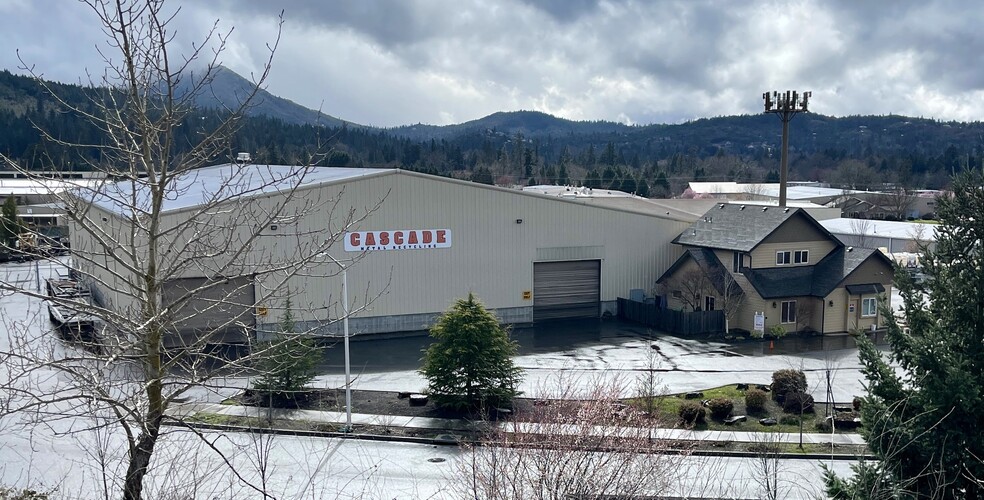 2207 NE Industry Dr, Grants Pass, OR en venta - Foto del edificio - Imagen 1 de 29