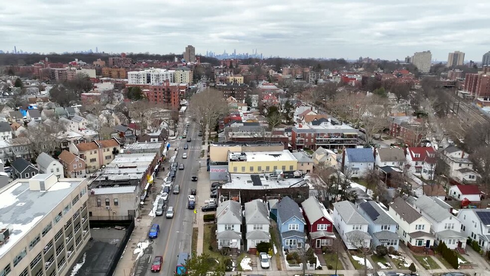 12419 Metropolitan Ave, Kew Gardens, NY en venta - Vídeo de anuncio comercial - Imagen 2 de 45