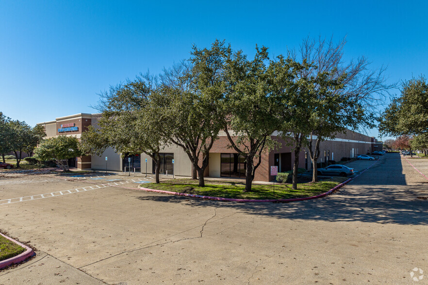 1215 Marsh Ln, Carrollton, TX en alquiler - Foto del edificio - Imagen 2 de 5