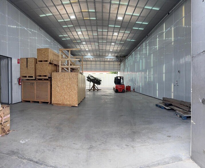 Nave en Madrid, Madrid en venta - Foto del edificio - Imagen 3 de 11