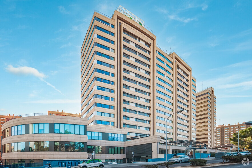 Calle de Juan Esplandiú, 11-13, Madrid, Madrid en alquiler - Foto del edificio - Imagen 1 de 4