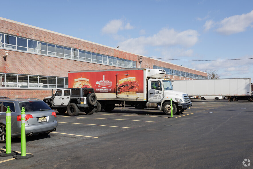 100 Industrial Rd, Carlstadt, NJ en alquiler - Foto del edificio - Imagen 3 de 7