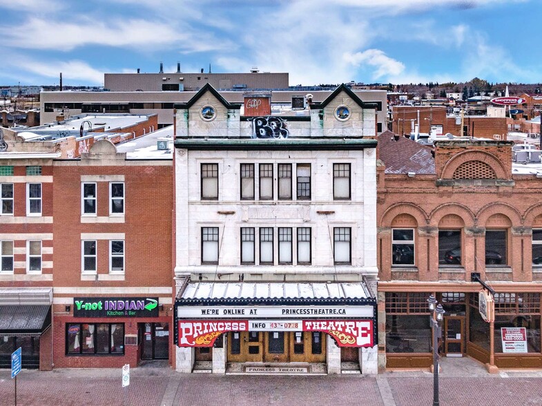 10335 82 Av NW, Edmonton, AB en alquiler - Foto del edificio - Imagen 2 de 18