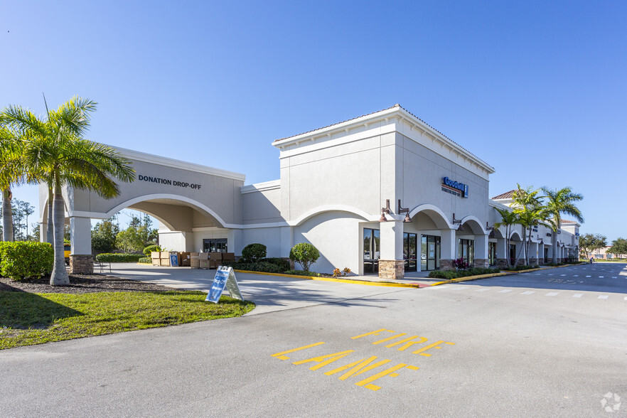 SEC Colonial Blvd & Treeline Ave, Fort Myers, FL en alquiler - Foto del edificio - Imagen 3 de 11