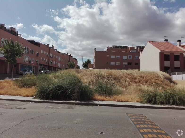 Avenida María Moliner, 5, Loeches, Madrid en venta - Foto del edificio - Imagen 2 de 2