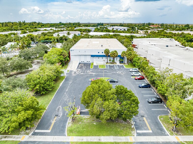 5251 NW 103rd Ave, Sunrise, FL en alquiler - Foto del edificio - Imagen 2 de 8