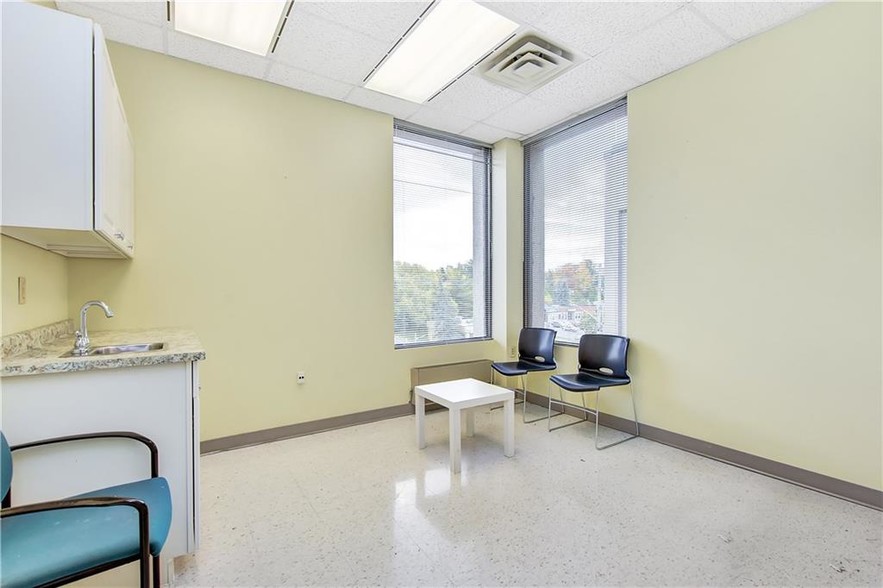 2555 St Joseph Blvd, Ottawa, ON en alquiler - Foto del interior - Imagen 3 de 25