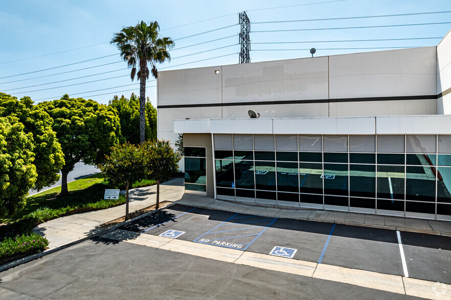 10888 San Sevaine Way, Jurupa Valley, CA en alquiler - Foto del edificio - Imagen 2 de 7