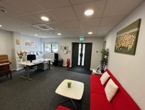 Units A & C Knaves Beech Way, Loudwater Way, High Wycombe en alquiler Foto del interior- Imagen 1 de 3