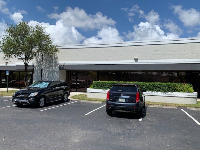 3320-3350 NW 53rd St, Fort Lauderdale, FL en alquiler - Foto del edificio - Imagen 3 de 3