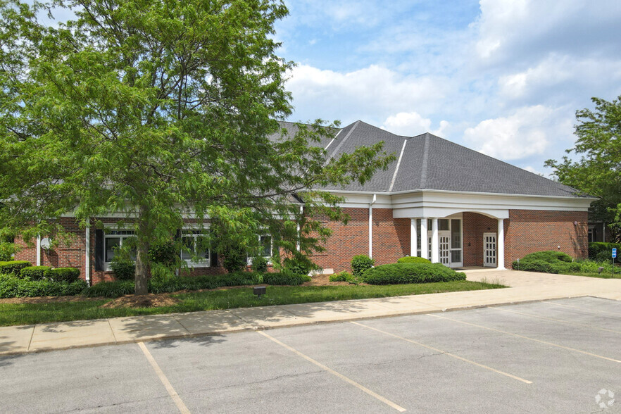 406 Surrey Woods Dr, St Charles, IL en alquiler - Foto principal - Imagen 1 de 14