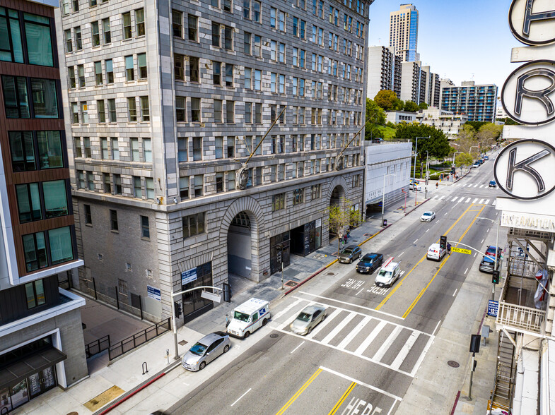 417 S Hill St, Los Angeles, CA en venta - Foto del edificio - Imagen 1 de 135