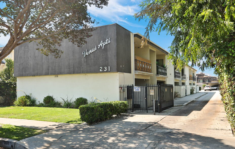 231 N Alhambra Ave, Monterey Park, CA en venta - Foto del edificio - Imagen 2 de 25