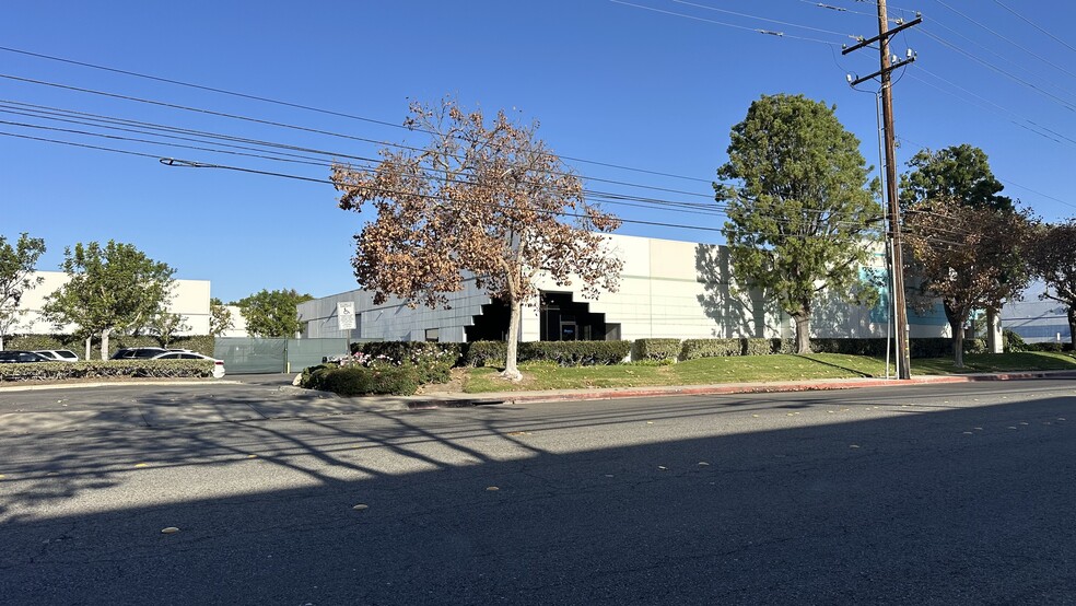 3205 Pomona Blvd, Pomona, CA en alquiler - Foto del edificio - Imagen 1 de 39