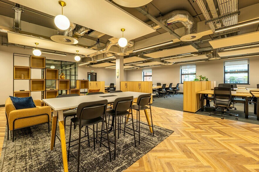 Silbury Blvd, Milton Keynes en alquiler - Foto del edificio - Imagen 2 de 15