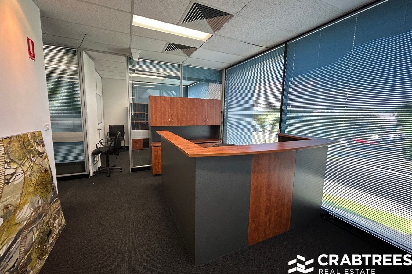 1 Redwood Dr, Notting Hill, VIC 3168 - Unidad B - - Foto del interior - Image 2 of 9