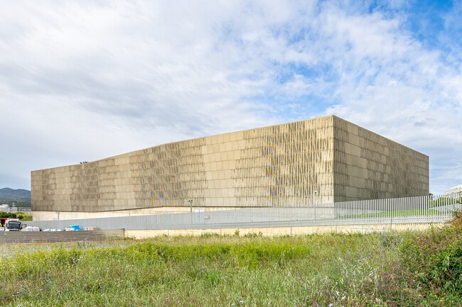 Más detalles de Carrer de la Creu Casas, 85, Cerdanyola del Vallès - Nave en alquiler