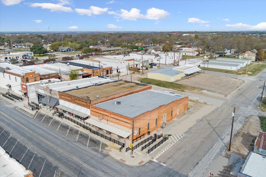 121 E Oak St, West, TX en venta - Foto del edificio - Imagen 3 de 25