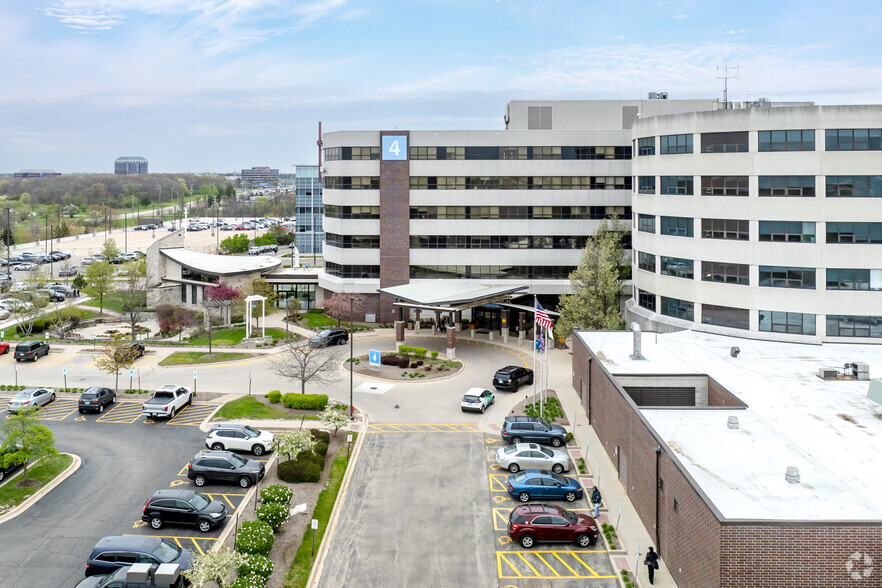 1555 Barrington Rd, Hoffman Estates, IL en alquiler - Foto del edificio - Imagen 3 de 4