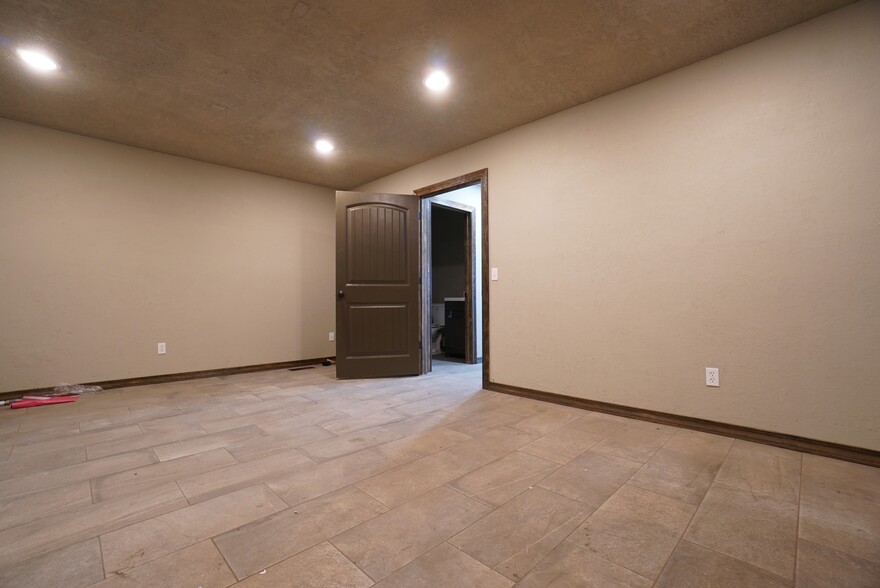 1604 N Airport Rd, Weatherford, OK en venta - Foto del interior - Imagen 2 de 3