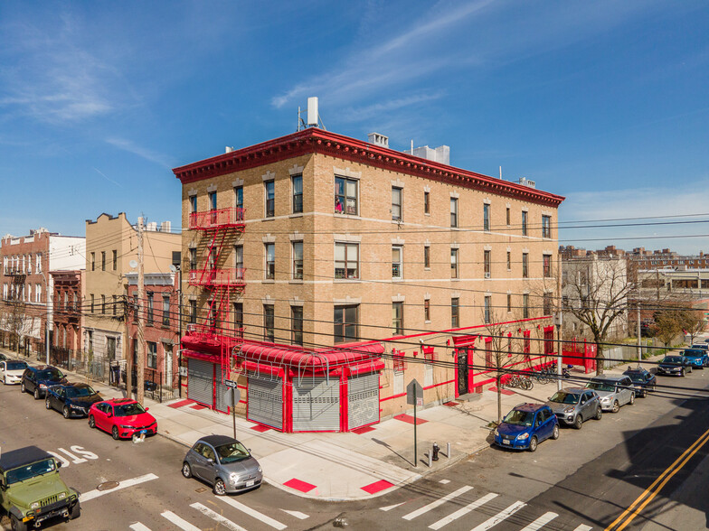 903 35th Ave, Long Island City, NY en alquiler - Foto del edificio - Imagen 3 de 4