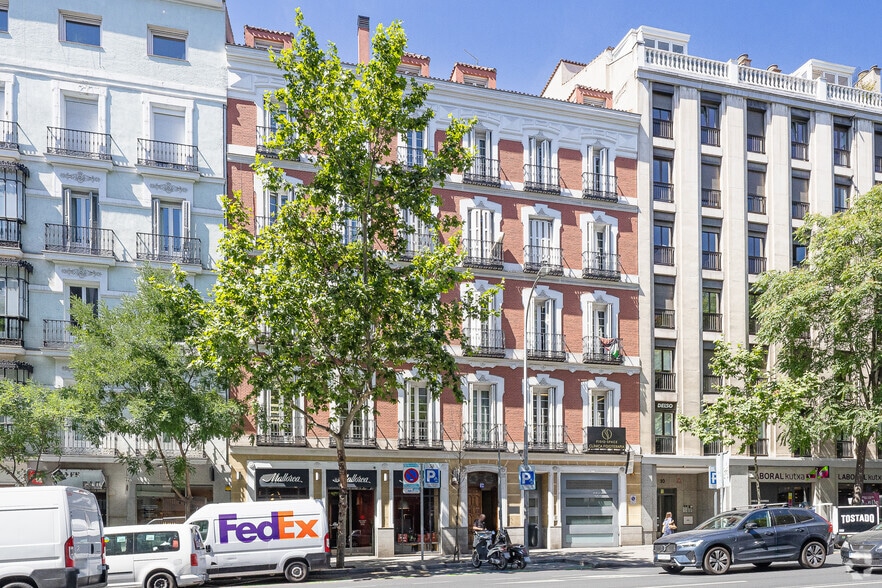 Calle de Génova, 12, Madrid, Madrid en alquiler - Foto del edificio - Imagen 2 de 2