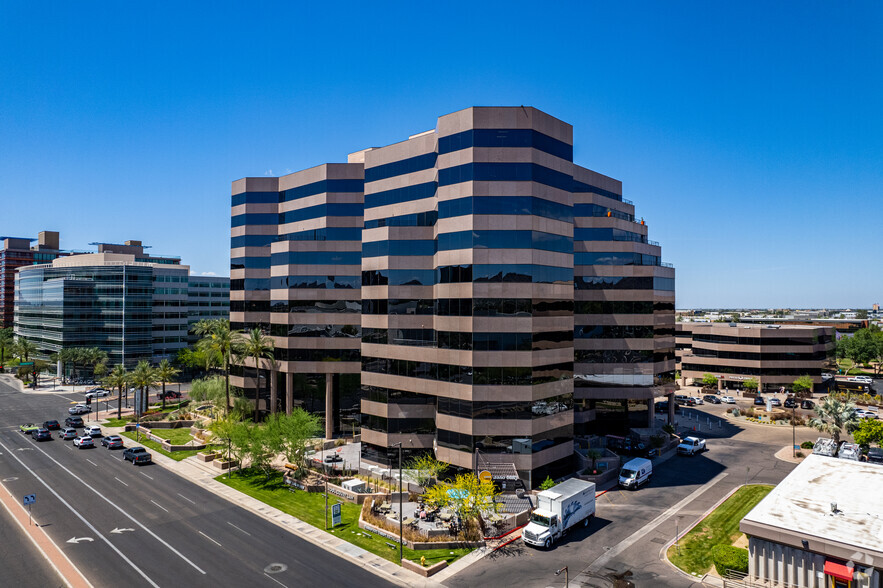 2398 E Camelback Rd, Phoenix, AZ en alquiler - Foto del edificio - Imagen 3 de 57