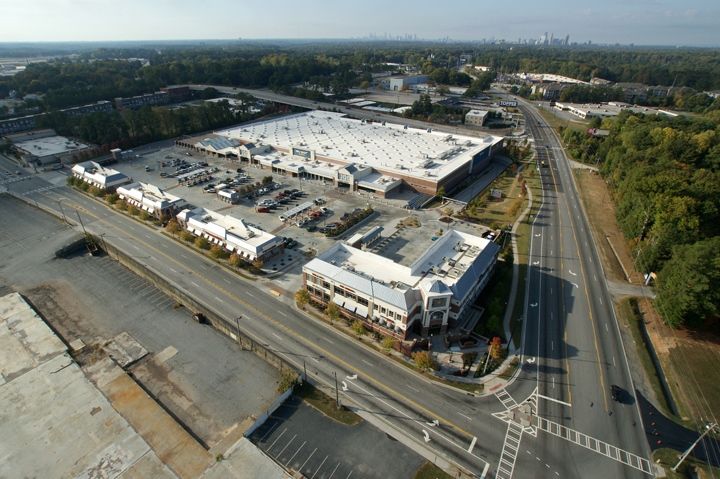 Peachtree Industrial Blvd, Chamblee, GA en alquiler - Foto del edificio - Imagen 2 de 9