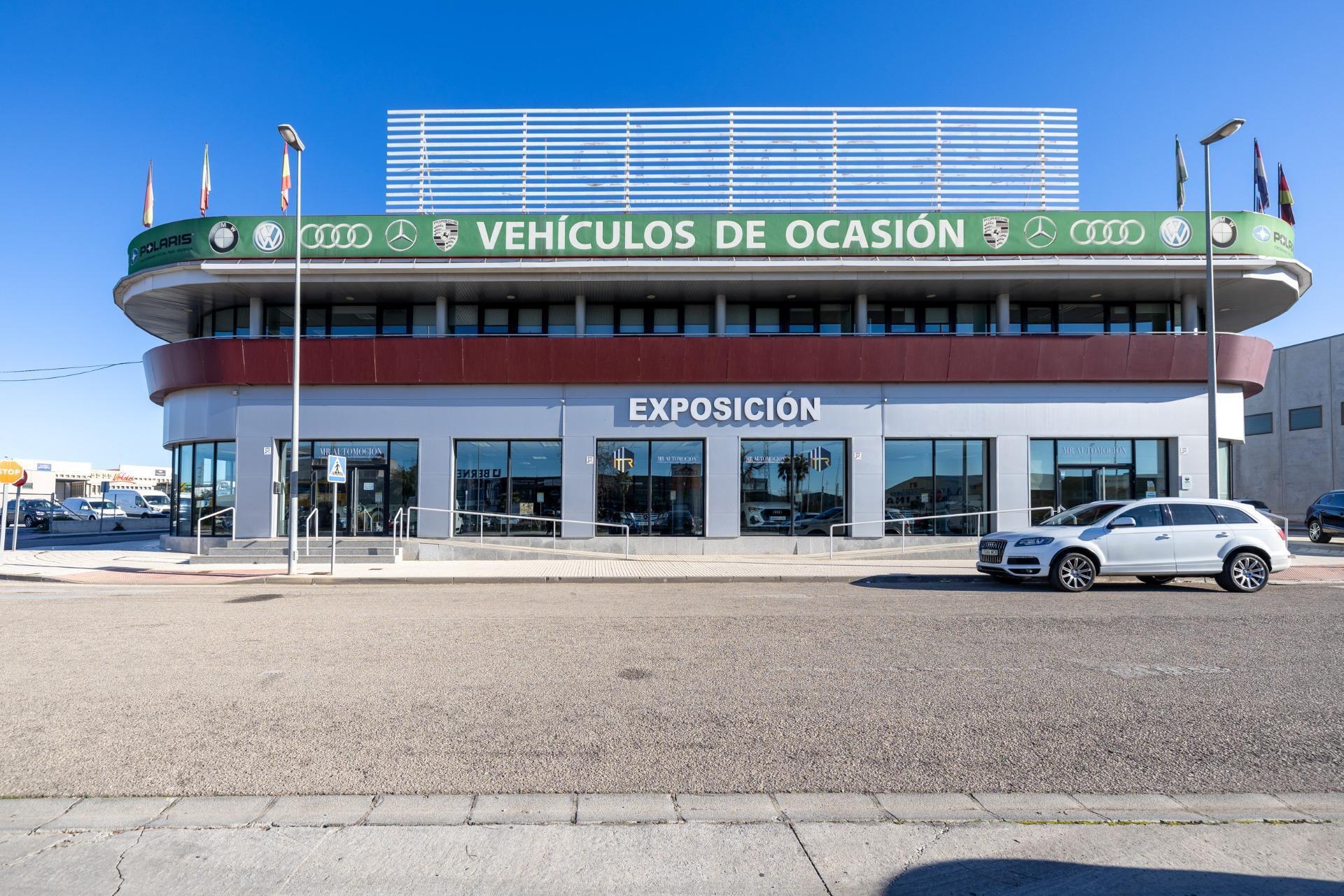 Local en Peligros en venta Foto del edificio- Imagen 1 de 51