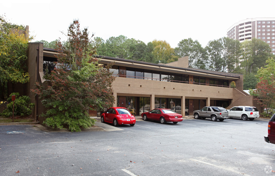 1549 Clairmont Rd, Decatur, GA en alquiler - Foto del edificio - Imagen 2 de 8