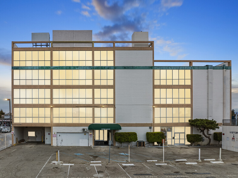 12444 Victory Blvd, North Hollywood, CA en venta - Foto del edificio - Imagen 1 de 7