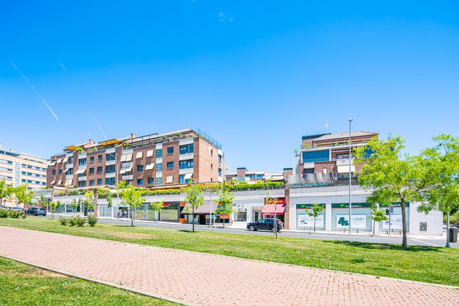 Más detalles de Avenida del Montecarmelo, 2, Madrid - Local en alquiler