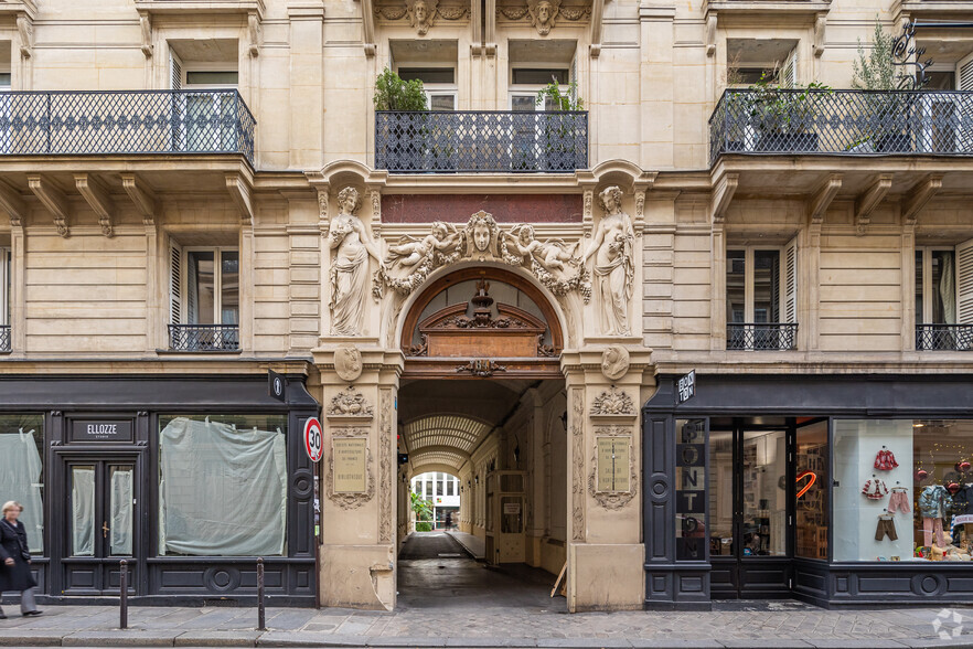 84 Rue De Grenelle, Paris en alquiler - Foto del edificio - Imagen 2 de 3