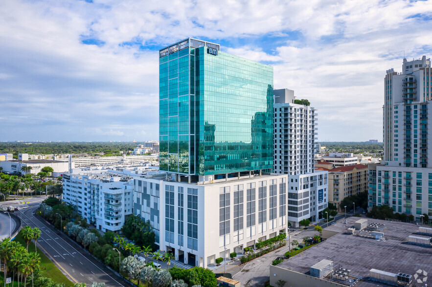 8950 SW 74th Ct, Miami, FL en alquiler - Foto del edificio - Imagen 1 de 2