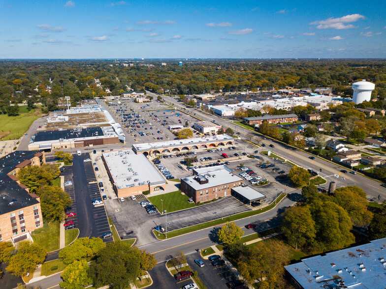 1100-1190 S Elmhurst Rd, Mount Prospect, IL en alquiler - Foto del edificio - Imagen 1 de 5