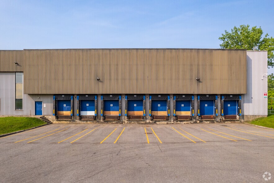 2000 Rue Halpern, Montréal, QC en alquiler - Foto del edificio - Imagen 3 de 9