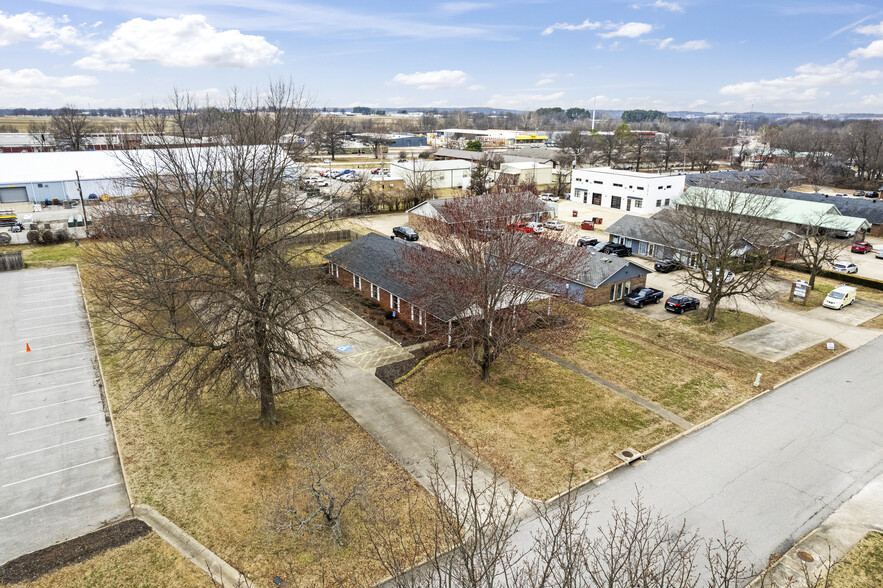 71 Colt Square Dr, Fayetteville, AR en venta - Foto del edificio - Imagen 3 de 37