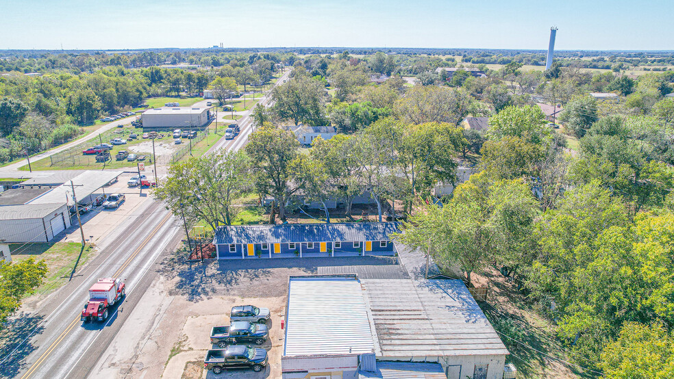 409 S Commerce St, Bremond, TX en venta - Foto del edificio - Imagen 3 de 30