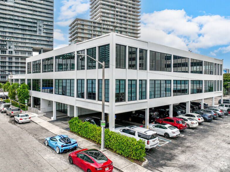 225 NE 34th St, Miami, FL en alquiler - Foto del edificio - Imagen 1 de 3