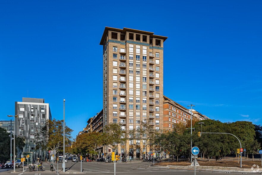 Local en Barcelona en alquiler - Foto principal - Imagen 1 de 2