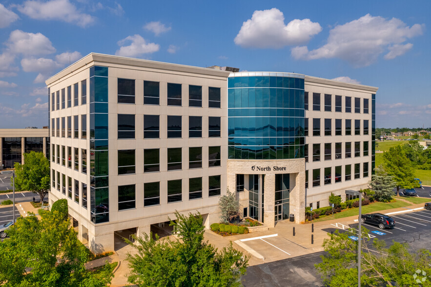 10900 Hefner Pointe Dr, Oklahoma City, OK en alquiler - Foto del edificio - Imagen 1 de 5