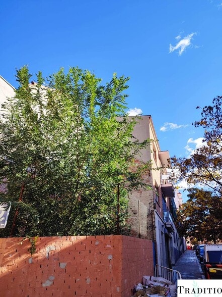 Edificio residencial en Madrid, Madrid en venta - Foto del edificio - Imagen 2 de 11