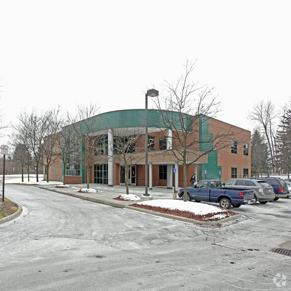 40000 Eight Mile Rd, Northville, MI en alquiler - Foto principal - Imagen 1 de 2