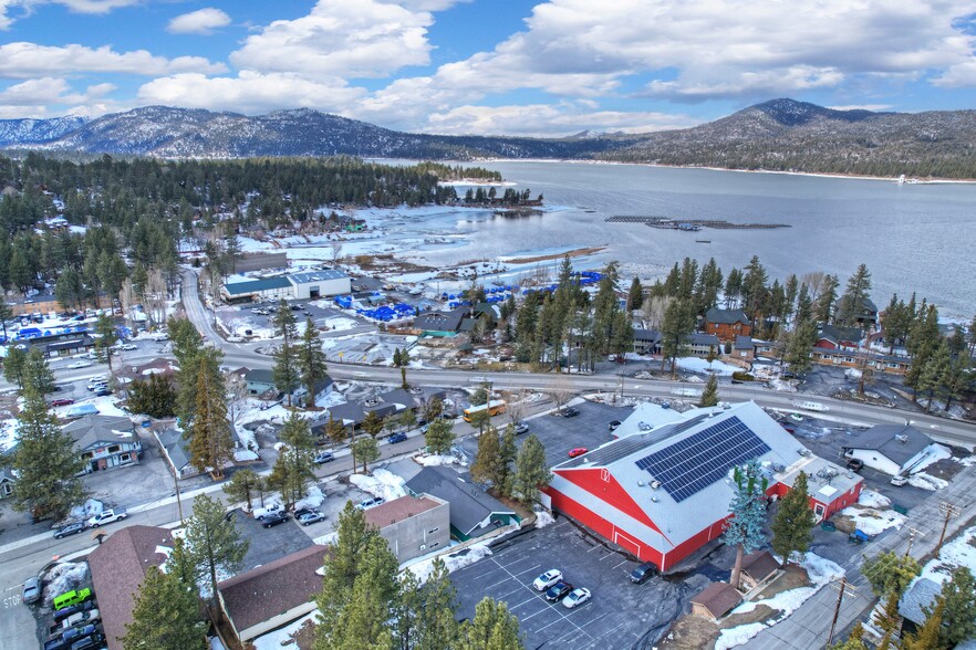 559 Bonanza Trail, Big Bear Lake, CA en venta - Foto del edificio - Imagen 2 de 15