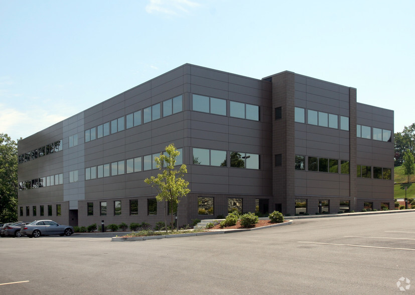 1300 Highland Corporate Dr, Cumberland, RI en alquiler - Foto del edificio - Imagen 3 de 17