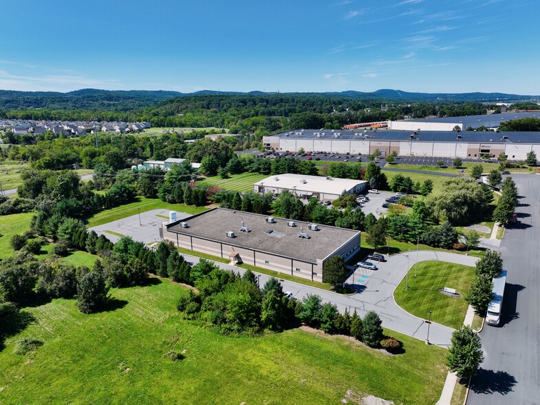 7448 Industrial Park Way, Macungie, PA en alquiler - Foto del edificio - Imagen 2 de 9